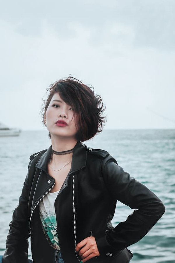 Perfecto mode pour femmes : Astuces et guide pour adopter le blouson tendance