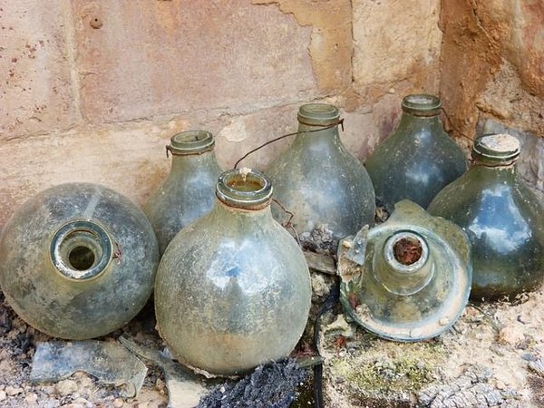 Comment bien choisir une bouteille pour vos pierres et cristaux de lithothérapie ?