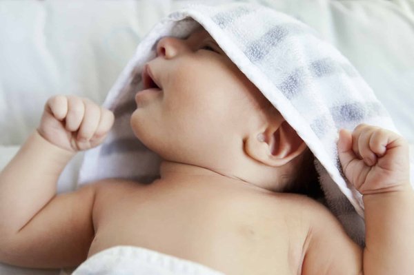 Pourquoi acheter des ponchos de bain pour bébé ?