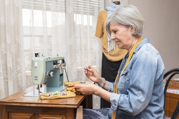 Machine à coudre triple entraînement : comment elle fonctionne ?